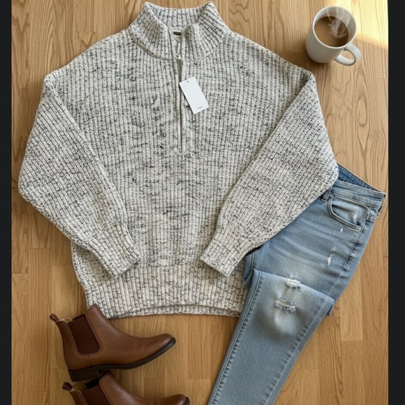 aerie Sweaters - NWT ✨ Aerie Women's Gray Textured Knit Turtleneck quarter-zip Sweater -medium